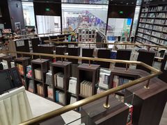 -钟书阁(群光广场店)