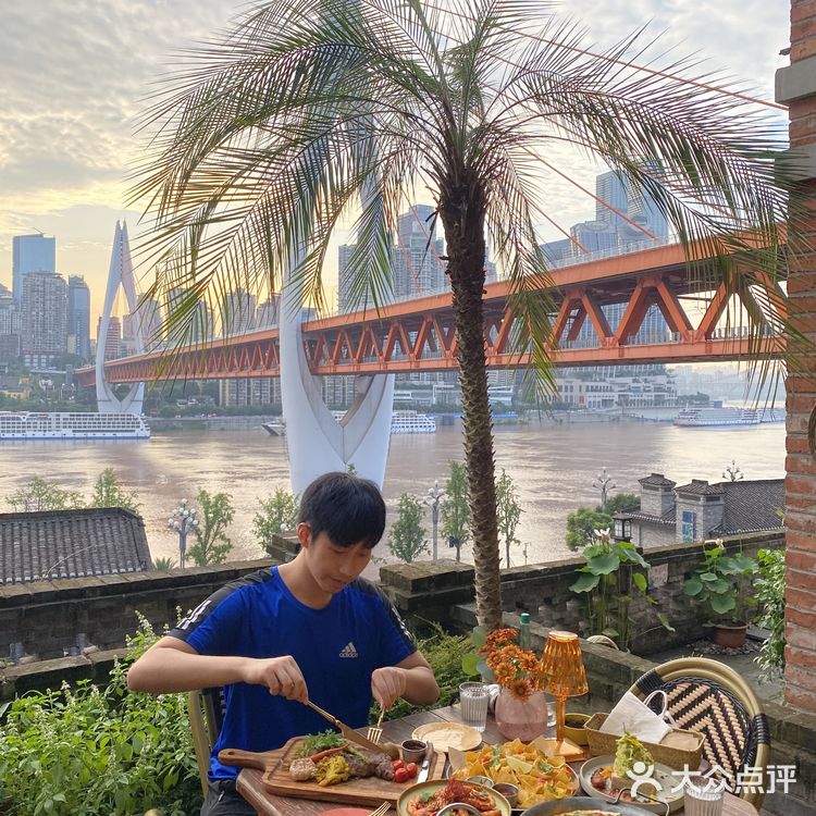 龙门浩老街最适合情侣约会西餐厅