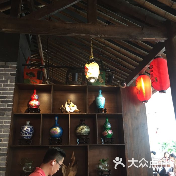 酒阳蒸经小酒馆
