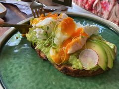 牛油果温泉蛋吐司-O'mills Sourdough Bakery&Bistro(永嘉路店)
