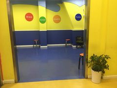 -LILY英语思维馆(玉泉路店)