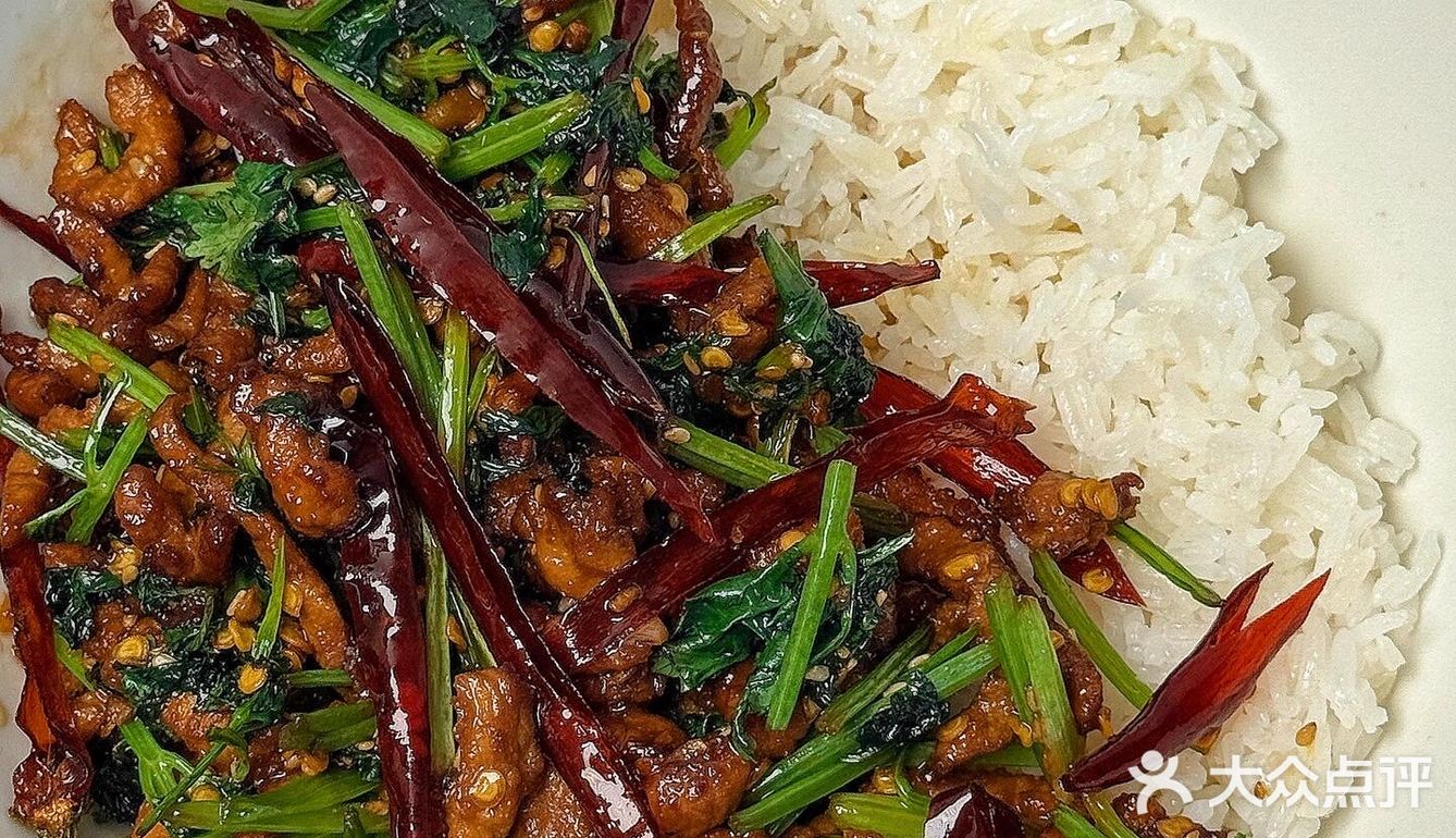 我的宅家美食日记🍳香辣肉丝盖饭（附做法）|