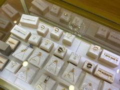 -海星奢选二手奢侈品手表包包鉴定回收寄卖(墨玉南路店)
