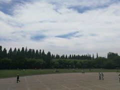 光华楼前草坪-复旦大学光华楼