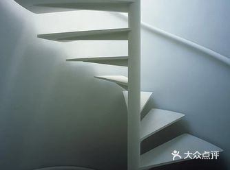拓朴折叠屋从名字就可以看出，这是所通过折叠单板就创造