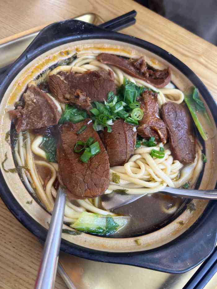 扶墙出一人食后宅牛肉砂锅面