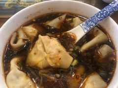 红汤辣馄饨-笑来喜馄饨小笼工坊店(湖滨街店)