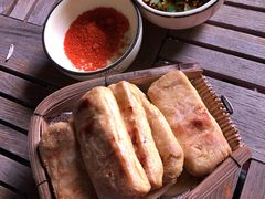 石屏烧豆腐-老滇山寨•云南特色菜•地方菜•民族风情歌舞表演(金碧店)