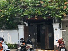 -Cuc Gach Quan Restaurant
