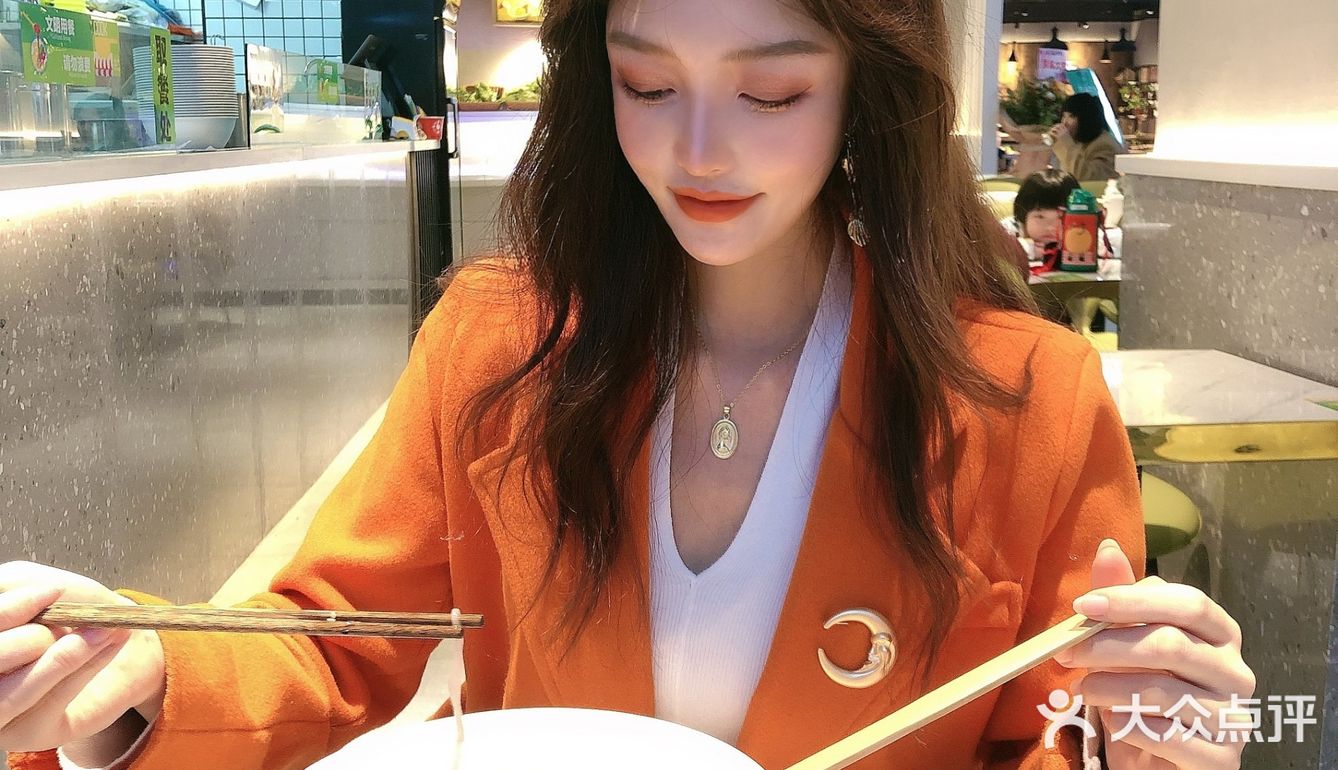 店不大，但味道是真绝！也可以自己调料碗