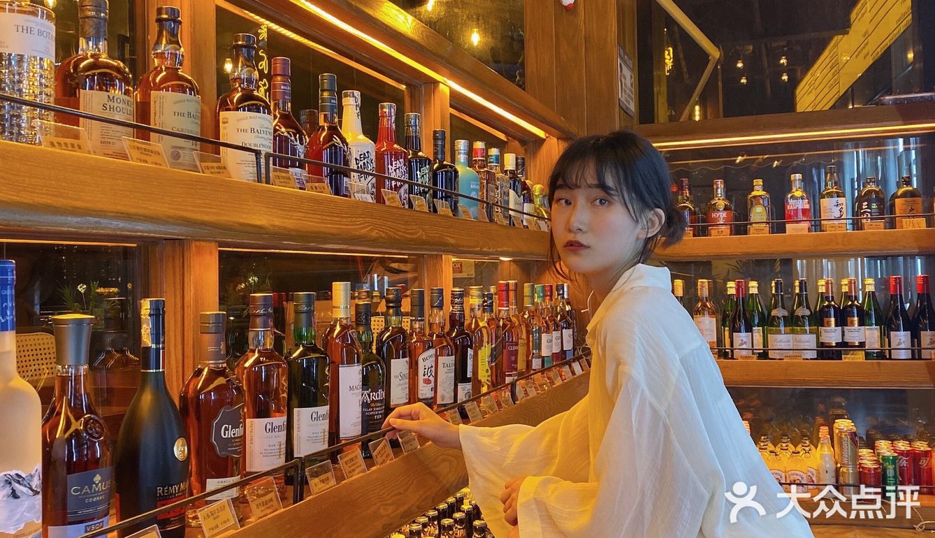 “江湖”味儿国潮风烧烤酒场