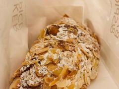 杏仁羊角-BAKER&SPICE(国金中心商场店)
