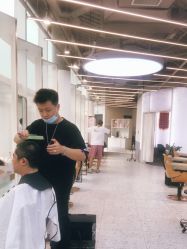 -PE SALON 