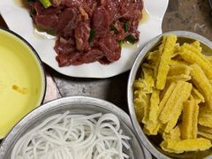 -黄利砖万峰林布依特色酸笋牛肉馆