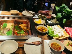 -老牌坊云南鱼豆花火锅(爱建店)