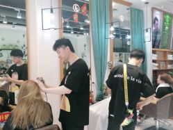 -妃格美发沙龙·烫发·染发