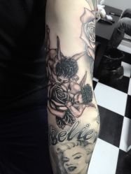 -Black Tattoo Studio