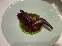 梅干菜烟熏乳鸽-扬州香格里拉·香宫中餐厅