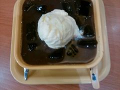 仙草红豆冰加冰淇淋球-满记甜品(日月光二店)