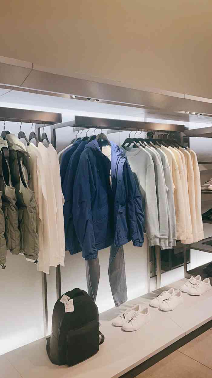 zara(万象城店)-"店里的服务员就跟欠她们钱一样,黑着个脸也.