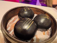 奢侈黑金流沙包-翡翠小城·海鲜豆捞·广式点心(老佛爷店)