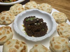 鲅鱼酱配石头饼-聚缘堂·海鲜私房菜(松岭路店)