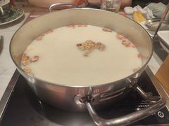 -尚尚仙·酸汤猪手·猪肚鸡火锅(华联万柳购物中心店)