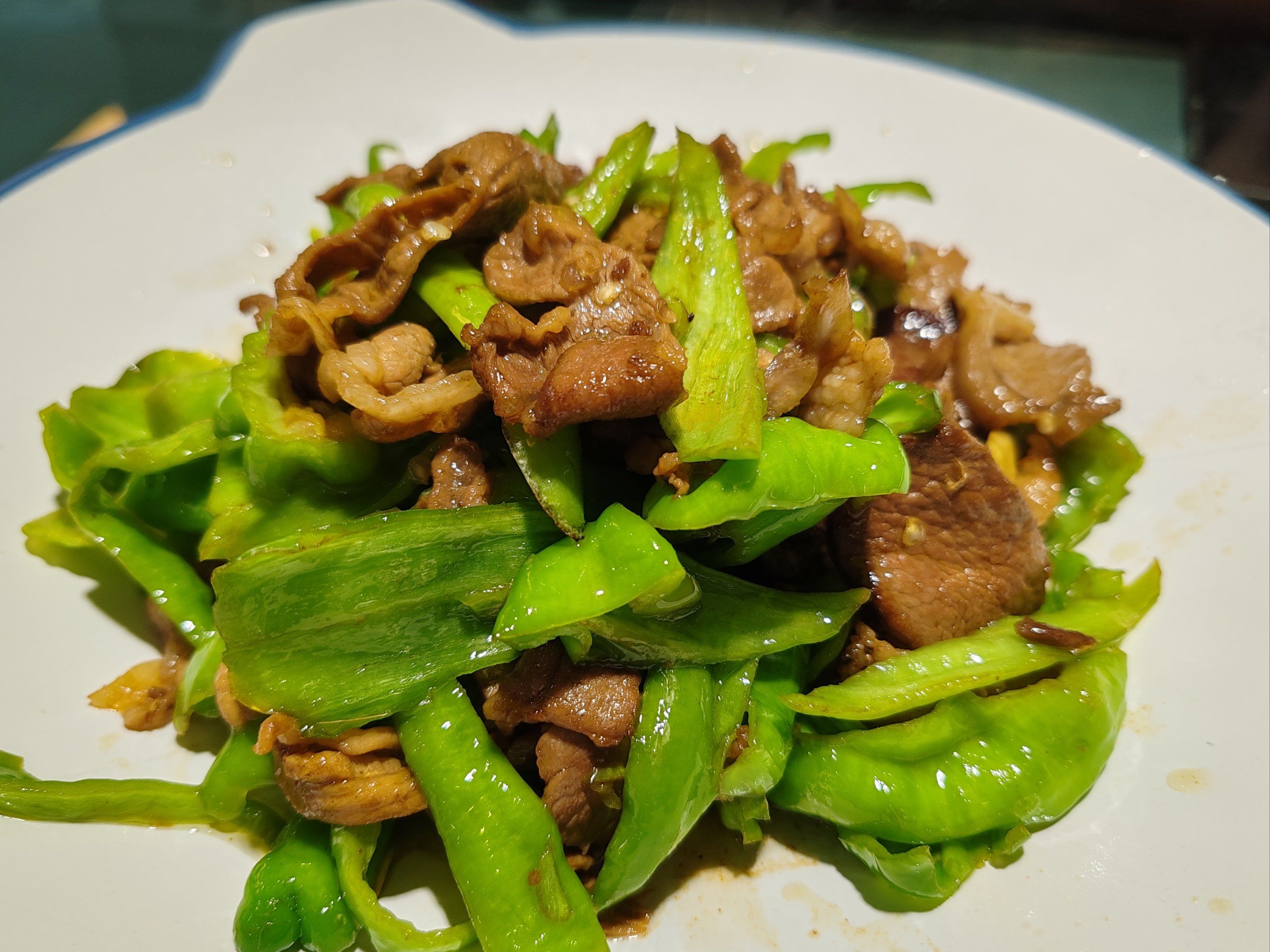 辣椒炒肉,据说是本店的招牌菜,可能是期望太高,所以失望越大.