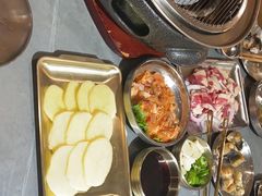 -围炉肉舍•炭烤活鳗•丹东海鲜烤肉(步行街店)