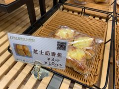 -顶东面包花园·生日蛋糕(世博店)