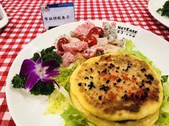 布林饼配鱼子酱-网易食堂