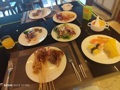 -大中华希尔顿酒店-念自助餐·嗨啤·小龙虾