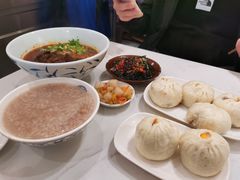 -李与白包子铺(桐梓林店)