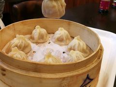 金奖蟹黄汤包-新龍袍蟹黄汤包(南京东路店)
