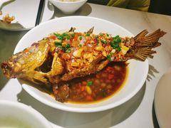 香煎鲫鱼-费大厨辣椒炒肉(黄兴中心广场店)