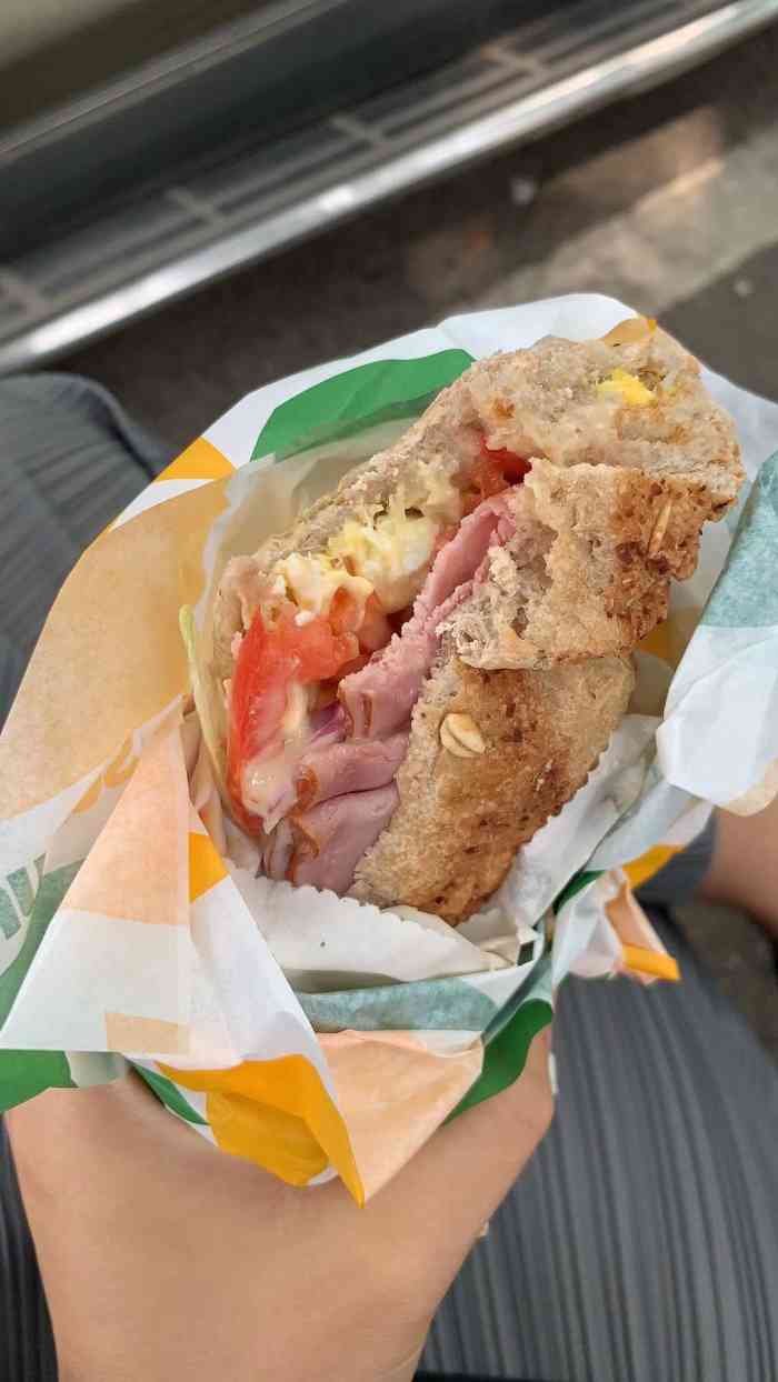 一直就很喜欢赛百味第二天早上吃早餐挺好的但是经常去这个没有那个没