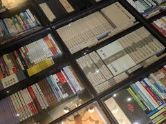 -钟书阁(松江泰晤士小镇店)