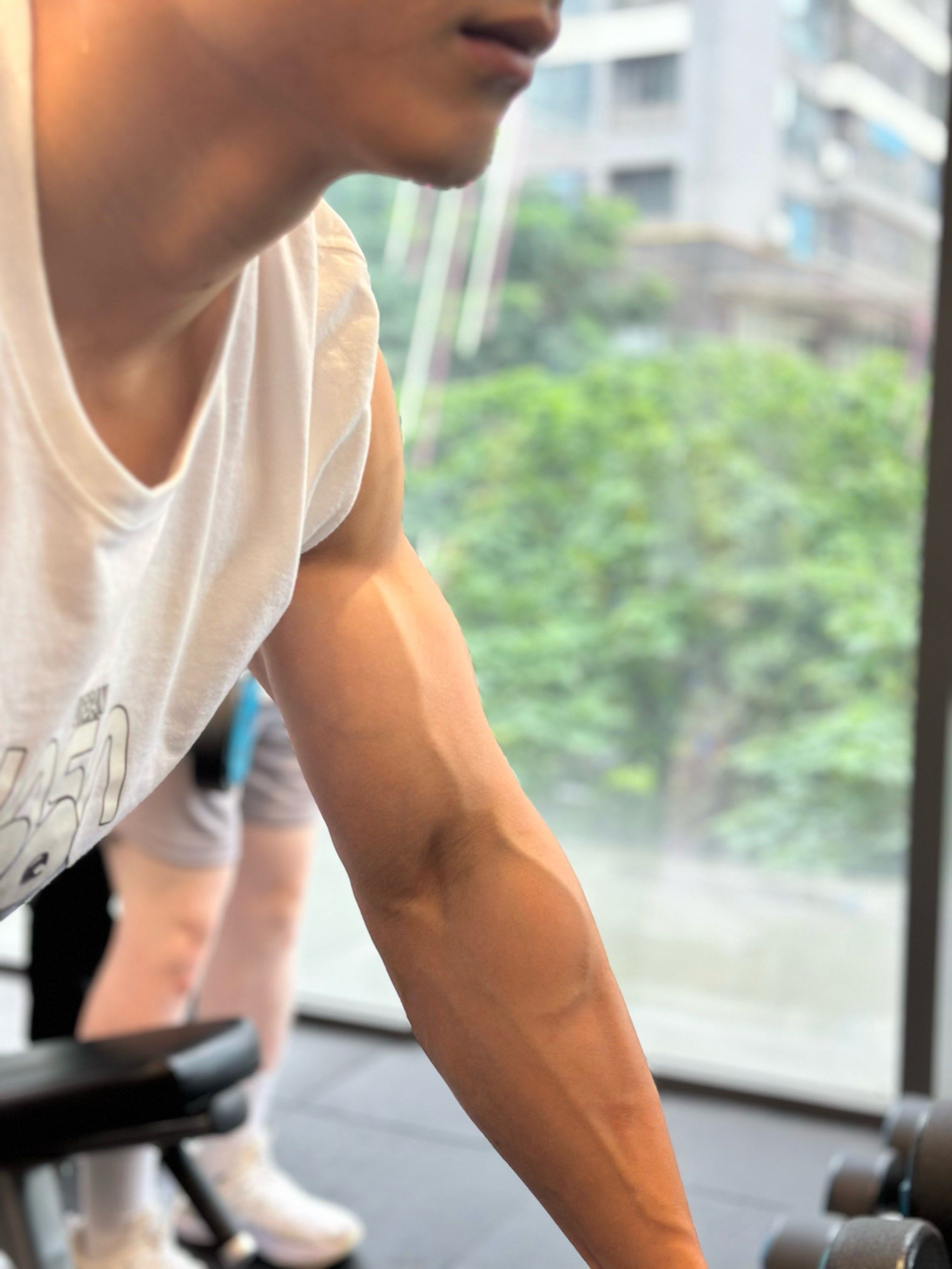 青筋暴起