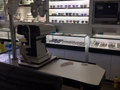 -臻美视爵眼镜·明月·依视路·蔡司折扣店(广渠门店)