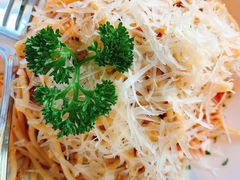 -Chom Cafe and Restaurant