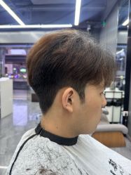 点击看大图 -藤野造型烫发染发