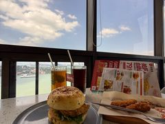黄金三脆多汁鸡堡-必胜客(海滨店)