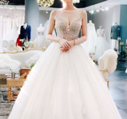 -艾米丽婚纱礼服