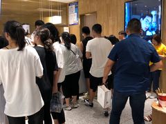 等位区-奈雪的茶(湖滨银泰in77C区PRO店)