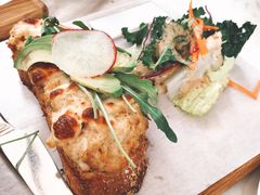 丹麦开放三文治配吞拿鱼&牛油果-农畉LONFOOD(福田星河COCOPark店)