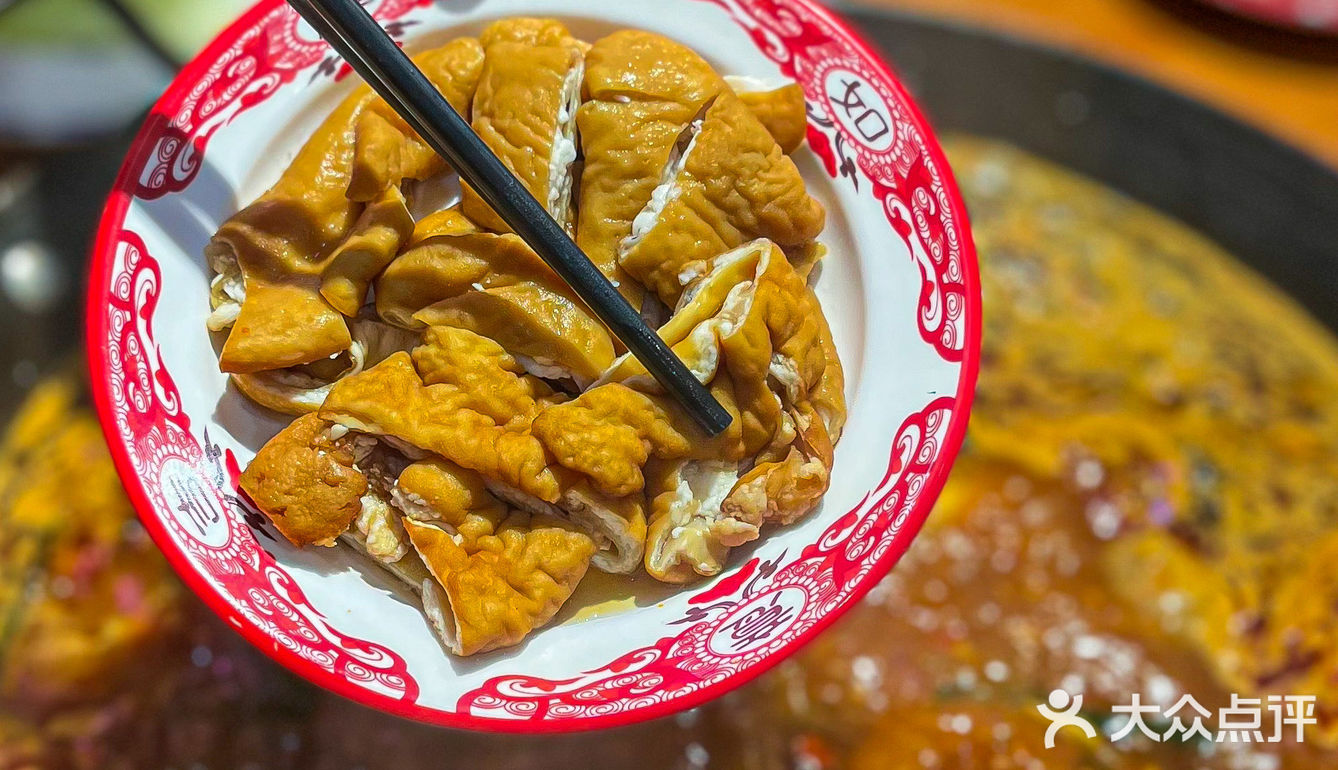 来吃这家地摊火锅，为的就是实现🆓啤酒畅饮‼️