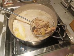 -尚尚仙·酸汤猪手·猪肚鸡火锅(华联万柳购物中心店)