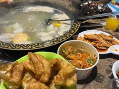 -悦牧·酸汤牛肉火锅(沃尔玛店)