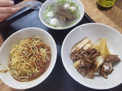 -松树干拌面店