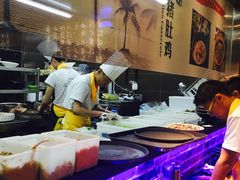 -洪氏嗨捞·广东猪肚鸡·椰子鸡火锅(西咸万象城店)